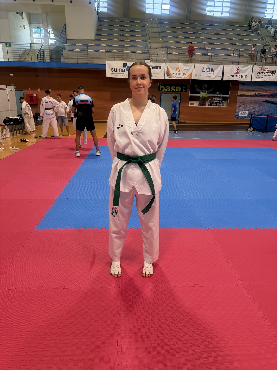Deportista de taekwondo en el área de competición
